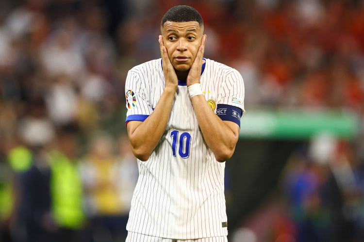 沒(méi)切大號(hào)？姆巴佩為法國(guó)出戰(zhàn)的近14場(chǎng)比賽只進(jìn)2球，還有1粒是點(diǎn)球