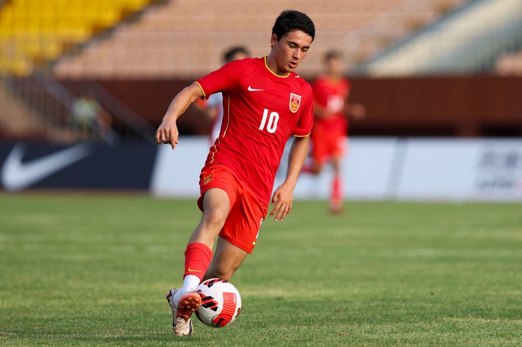 馬德興：08國(guó)少備戰(zhàn)亞洲杯多名主力球員受傷，艾比布拉左腳受傷