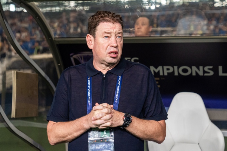 記者：川崎前鋒主場的客隊看臺球票售罄，前者為申花加開客隊看臺