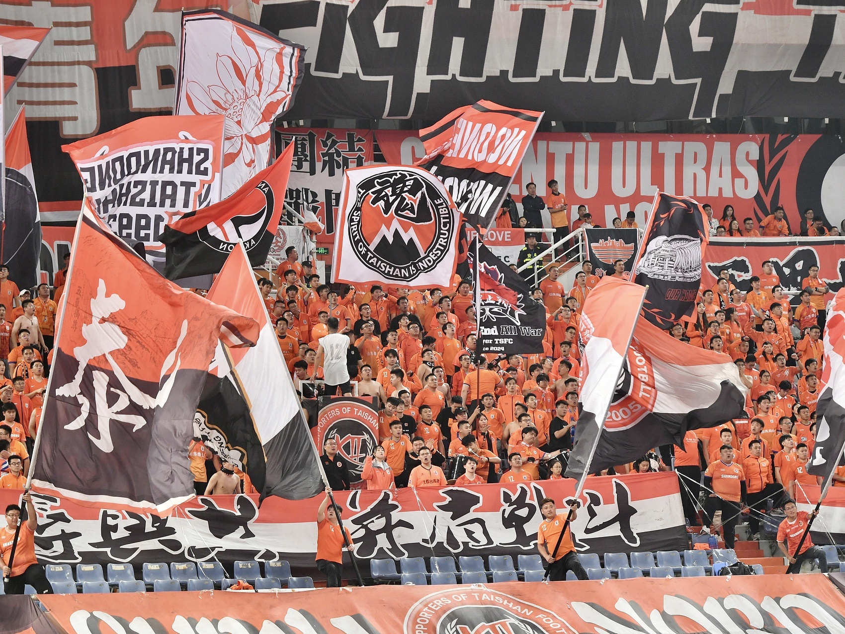 火爆！共22876名球迷現(xiàn)場(chǎng)觀戰(zhàn)山東泰山vs河南隊(duì)