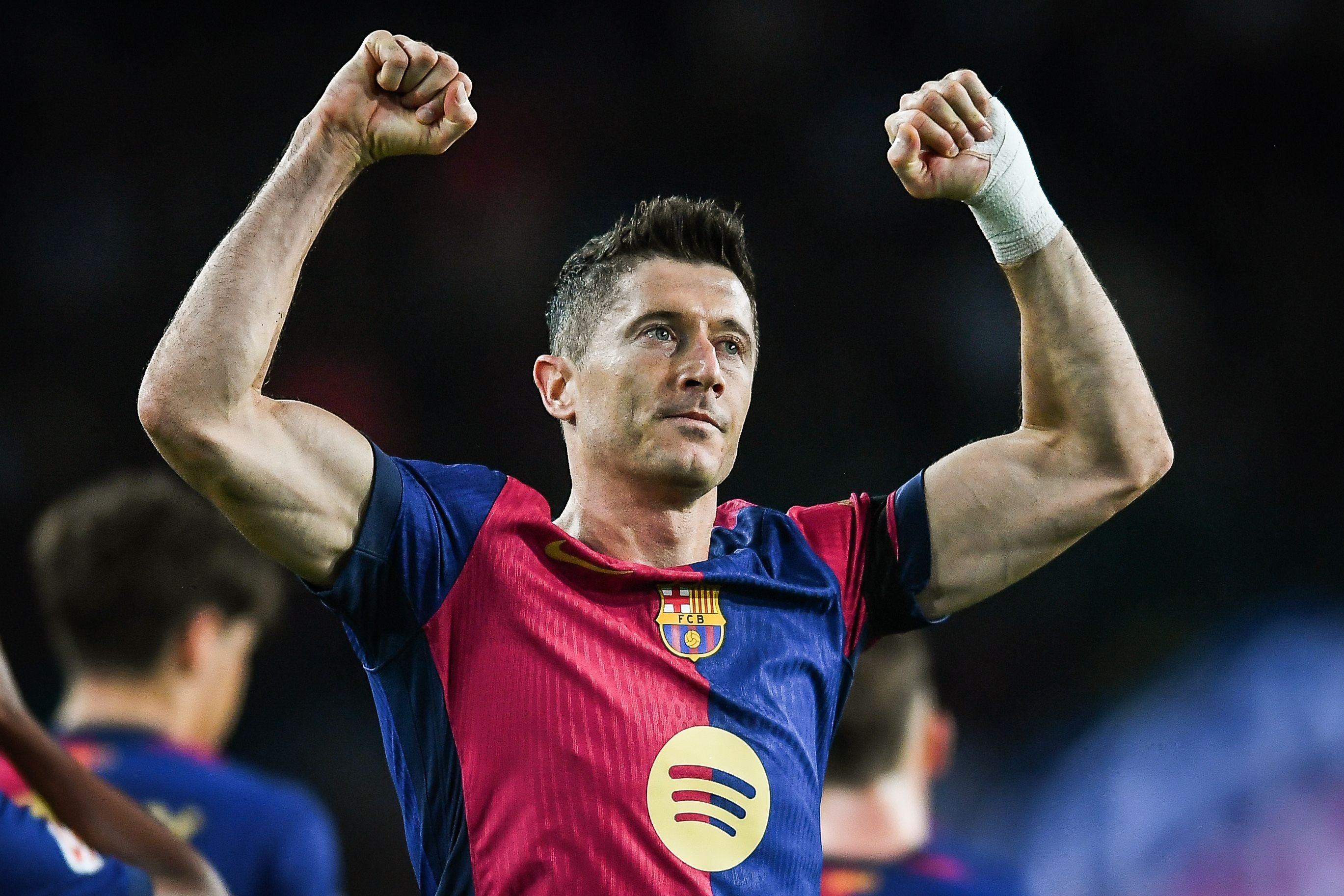 職業(yè)生涯進球榜：萊萬706球追平普斯卡什并列第6，C羅925球居首