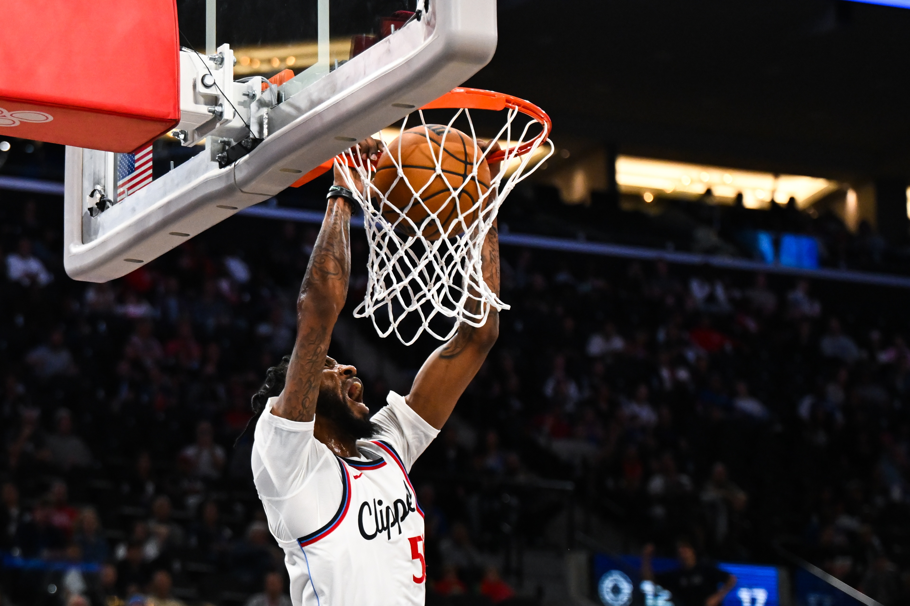 攻守兼?zhèn)?！小德里?瓊斯8中5拿到12分6板 正負(fù)值+24最高