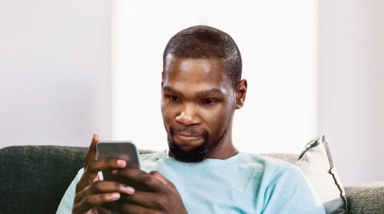 鍵來??！評(píng)論員批評(píng)杜蘭特遭網(wǎng)友狂噴：沒人尊重你 KD一一轉(zhuǎn)發(fā)