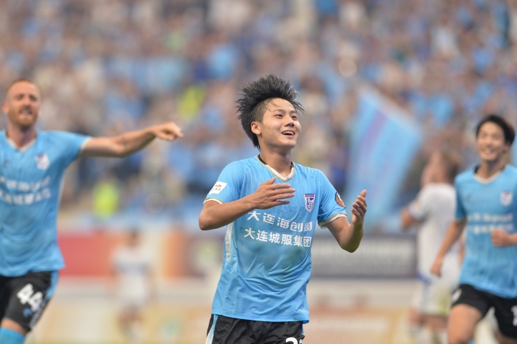 19歲國青小將毛偉杰進入大連英博戰(zhàn)泰山首發(fā)，將迎中超首秀