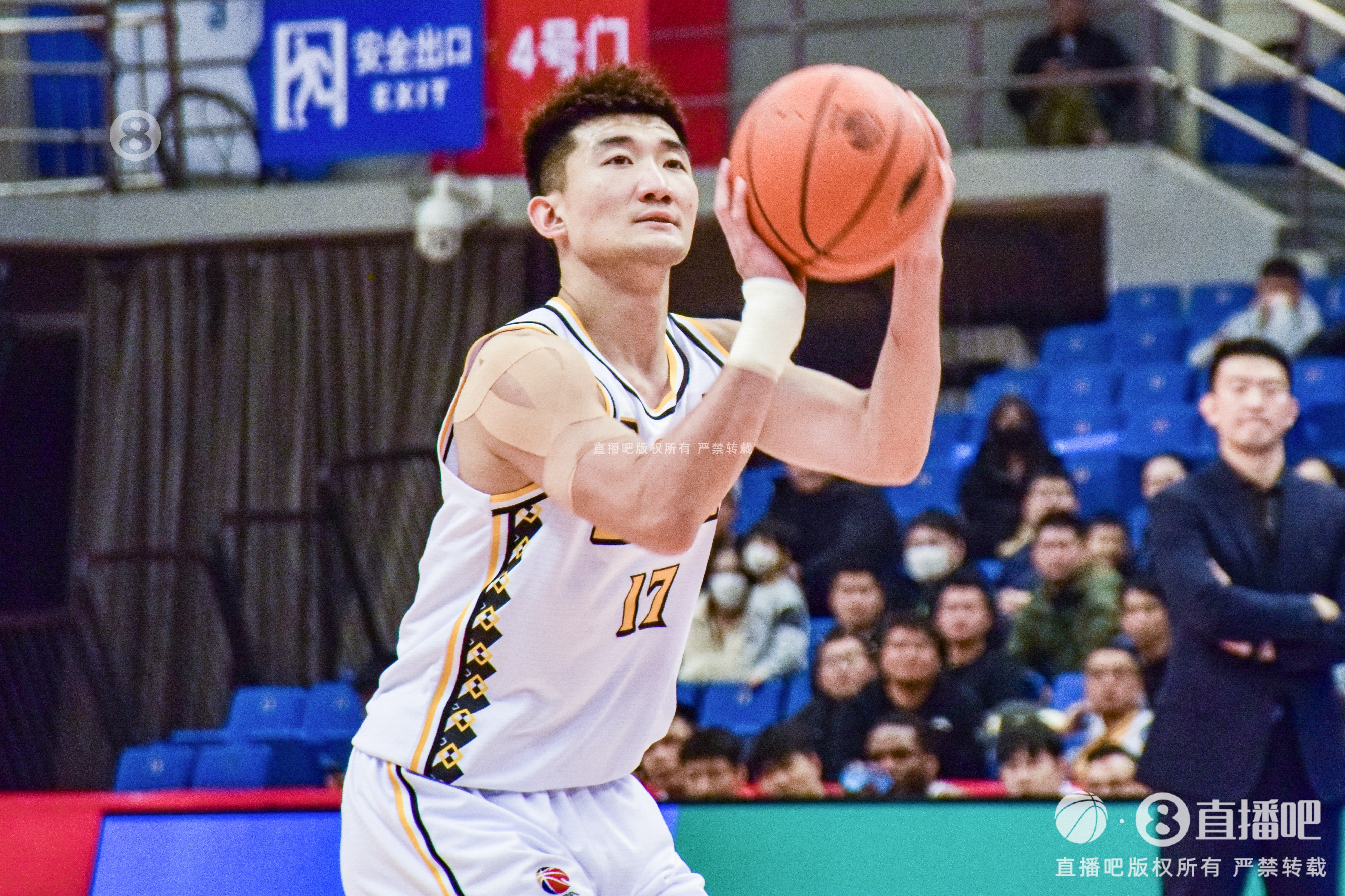 早日康復(fù)！探長：孫銘徽已經(jīng)脫掉保護(hù)靴 可以正常走路