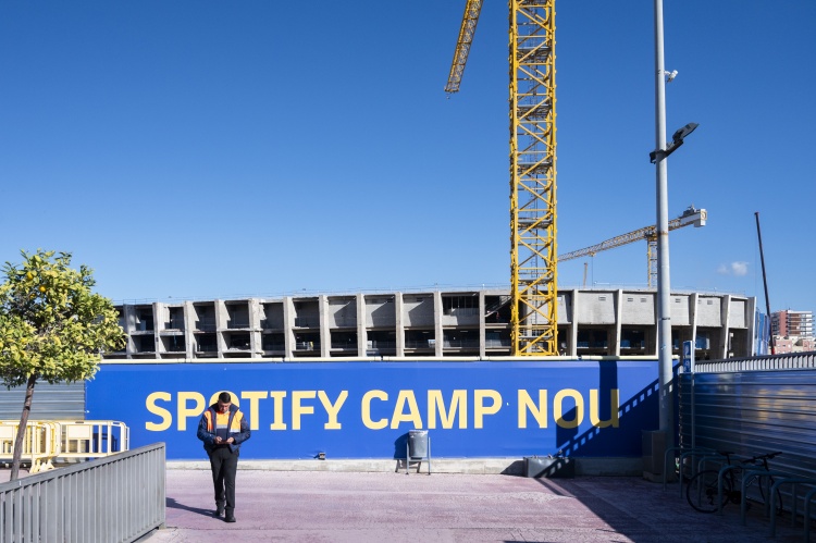 世體：巴薩隊(duì)醫(yī)米尼亞羅在午休后突然去世，球員們感到震驚和難過