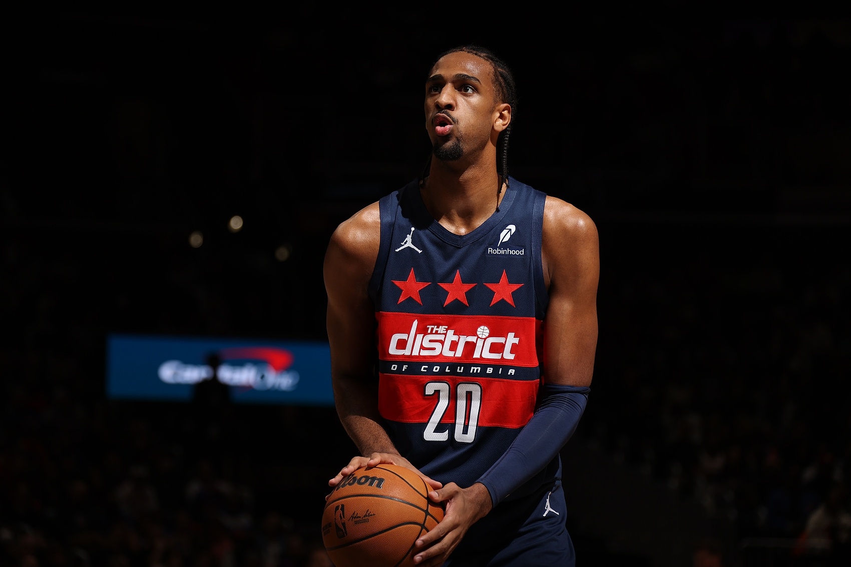 很準(zhǔn)！薩爾上半場8投6中&三分6中4 攻下20分5板1助2斷