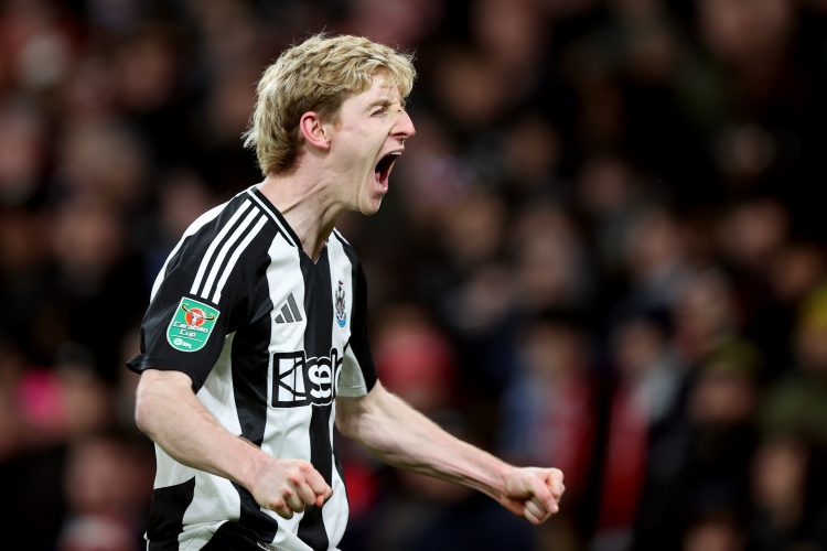 無腦染紅！紐卡足總杯被淘汰，戈登本賽季34場9球6助無緣戰(zhàn)利物浦