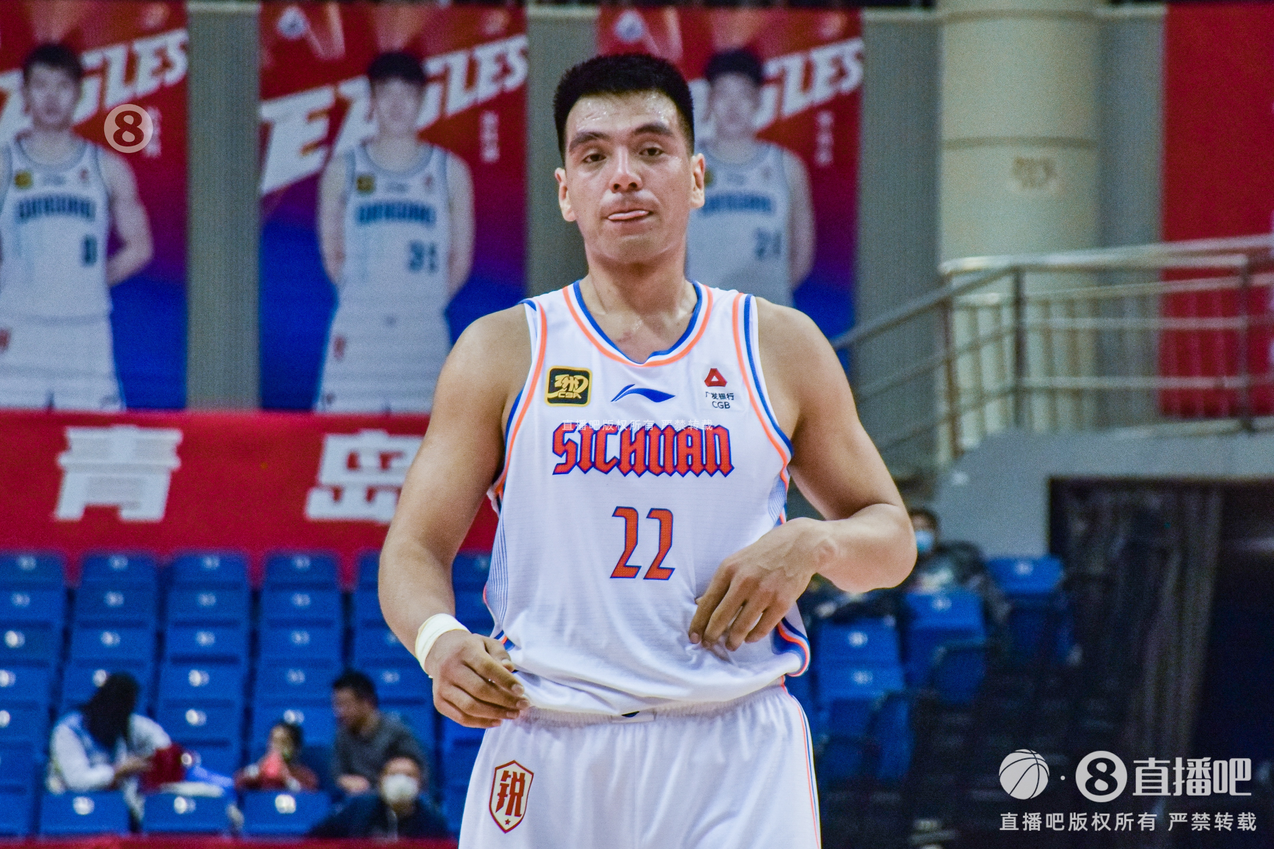 真爛！四川全隊(duì)罰球12中1&命中率8% 楊文學(xué)4中0&馬里奇4中1