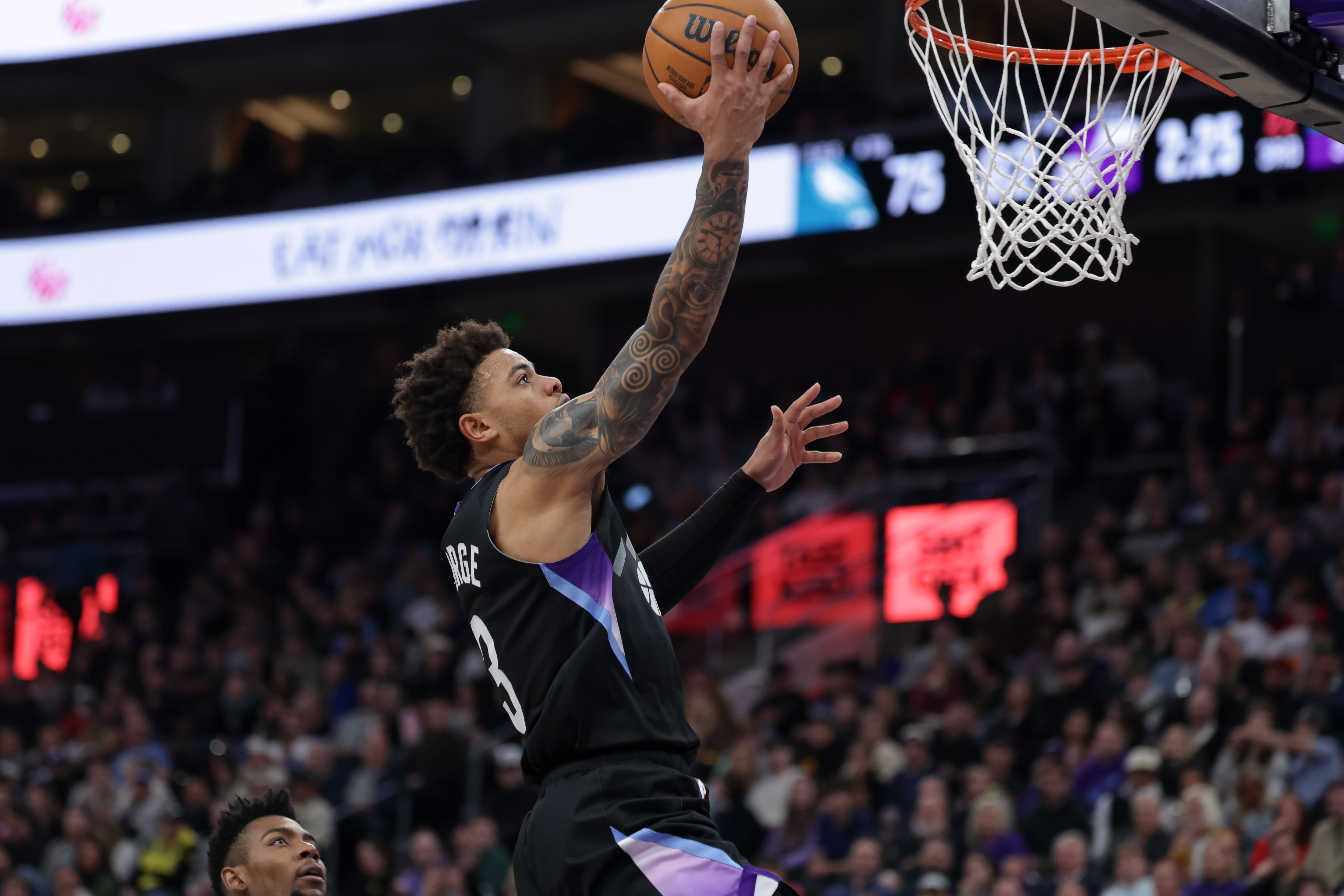 我才是喬治！小喬治半場(chǎng)10中6&三分5中3砍下20分 另有6板2助