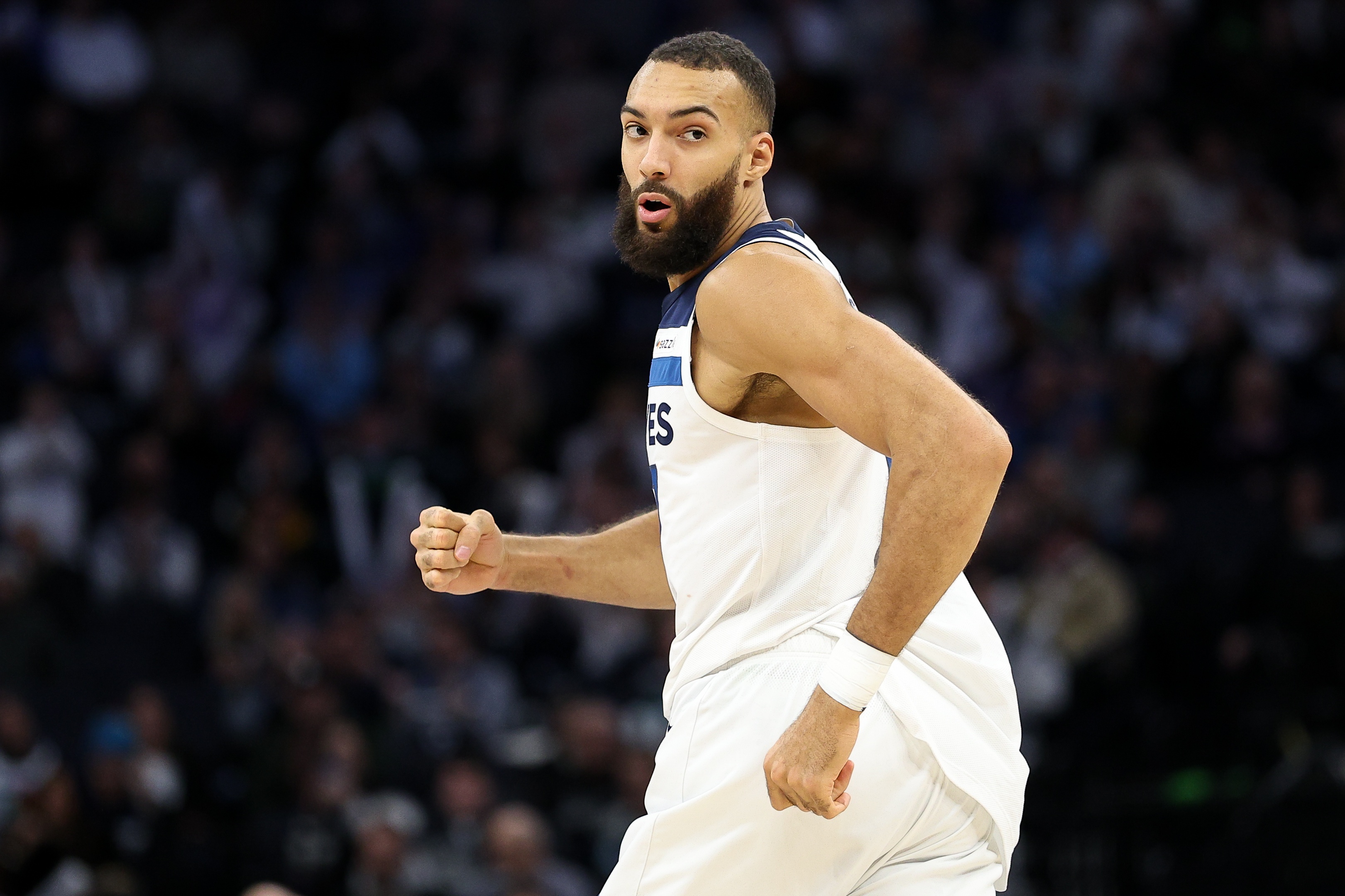 復(fù)出后球隊打出賽季最佳進攻表現(xiàn)！戈貝爾打趣：你相信巧合嗎？