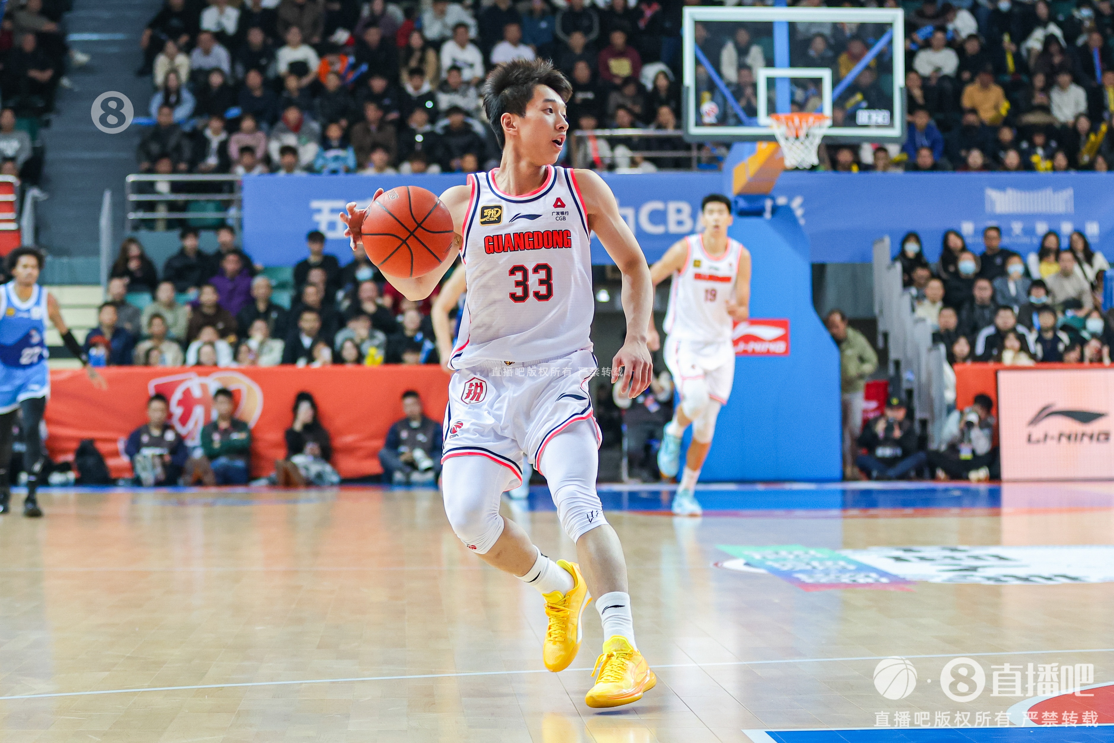 展現(xiàn)自己！楊溢18中8拿下全場并列最高的20分 外加4板5助3斷