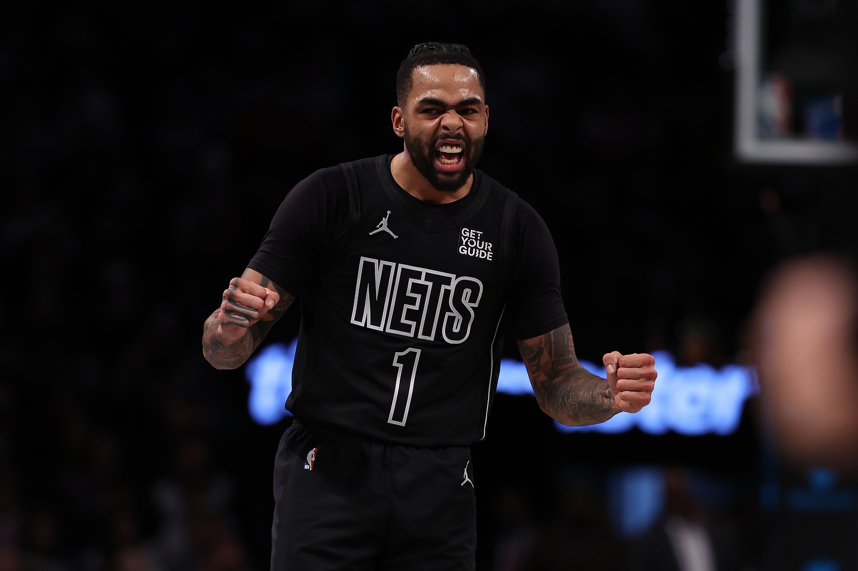 效率太低！拉塞爾22中7拿到22分6助 前8投全丟