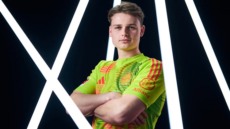 圖片報(bào)：烏爾比希上身肌肉發(fā)達(dá)，他注重飲食睡眠并常在健身房加練