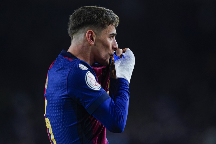 加維：今晚有幸戴上袖標(biāo)，佩戴隊(duì)長(zhǎng)袖標(biāo)對(duì)我而言是榮耀更是夢(mèng)想