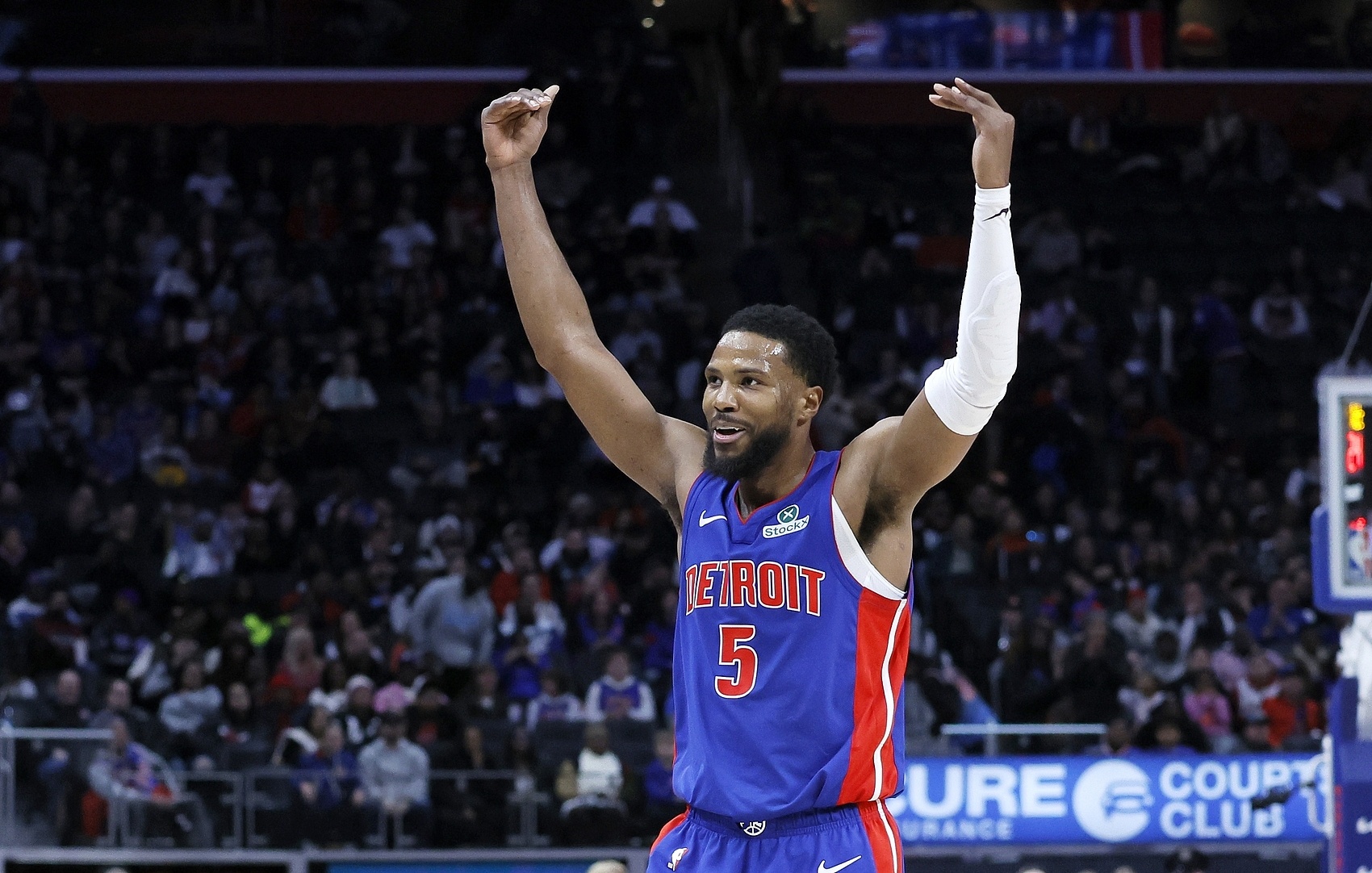 有準(zhǔn)頭！比斯利10投5中&三分6中4 攻下14分4板2助