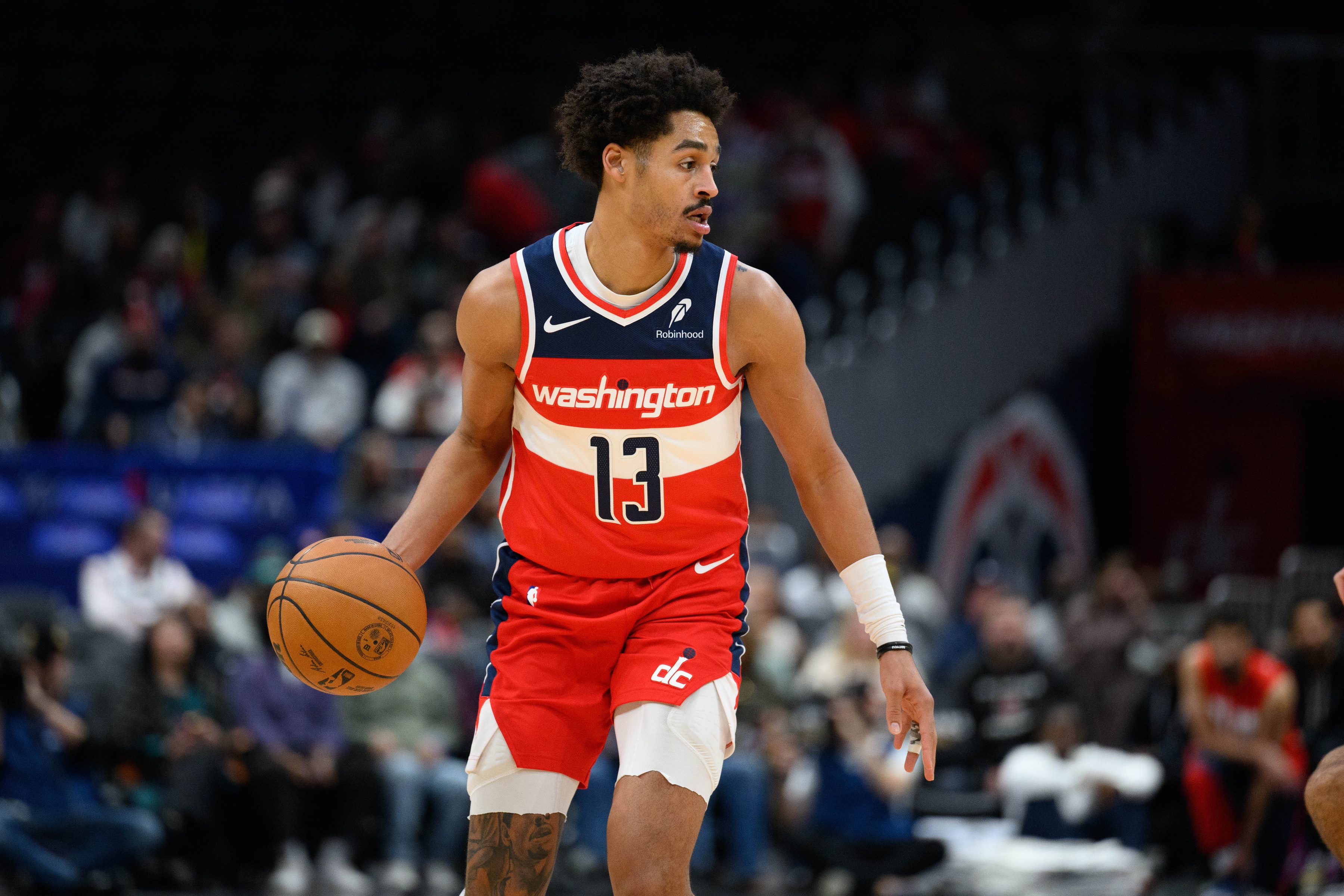 效率不高！普爾16中6拿到16分3板4助2斷 正負(fù)值-22