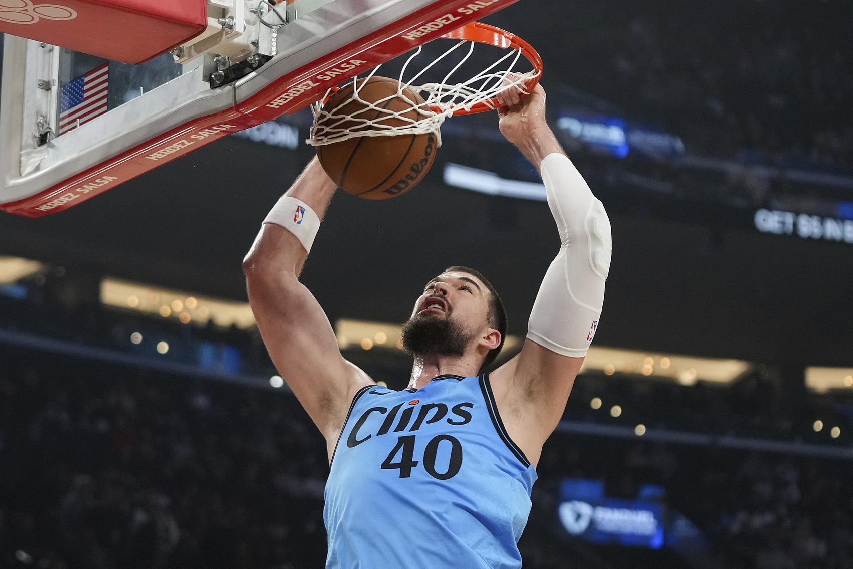 穩(wěn)定輸出！祖巴茨過去8場比賽均兩雙 期間場均19.6分12.5板