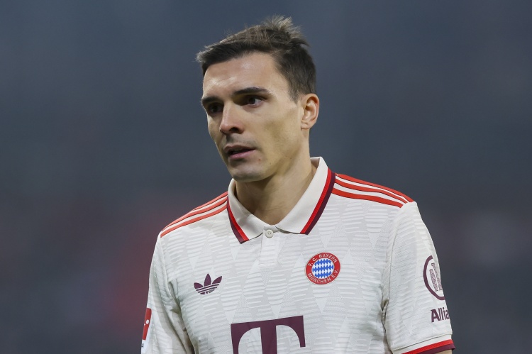 記者：帕利尼亞賽后第一時(shí)間離開球場，只表示“尊重紅牌判罰”