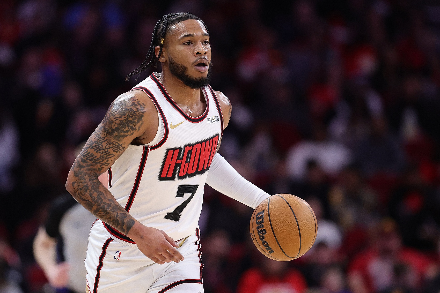 拿球就是干！惠特摩爾半場11中5拿到10分6板1斷2帽 其中4前場板