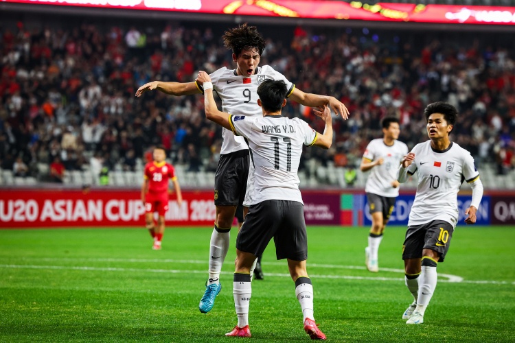 對(duì)沙特如何排首發(fā)？若國足補(bǔ)招塞鳥，再配上18歲爆破手王鈺棟