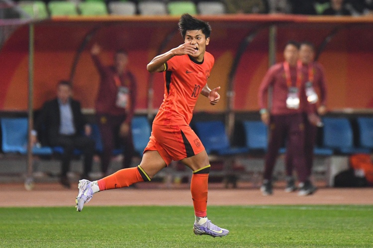 經(jīng)紀人趙震：18歲后可以嘗試留洋，收入不比國內(nèi)更高也該嘗試