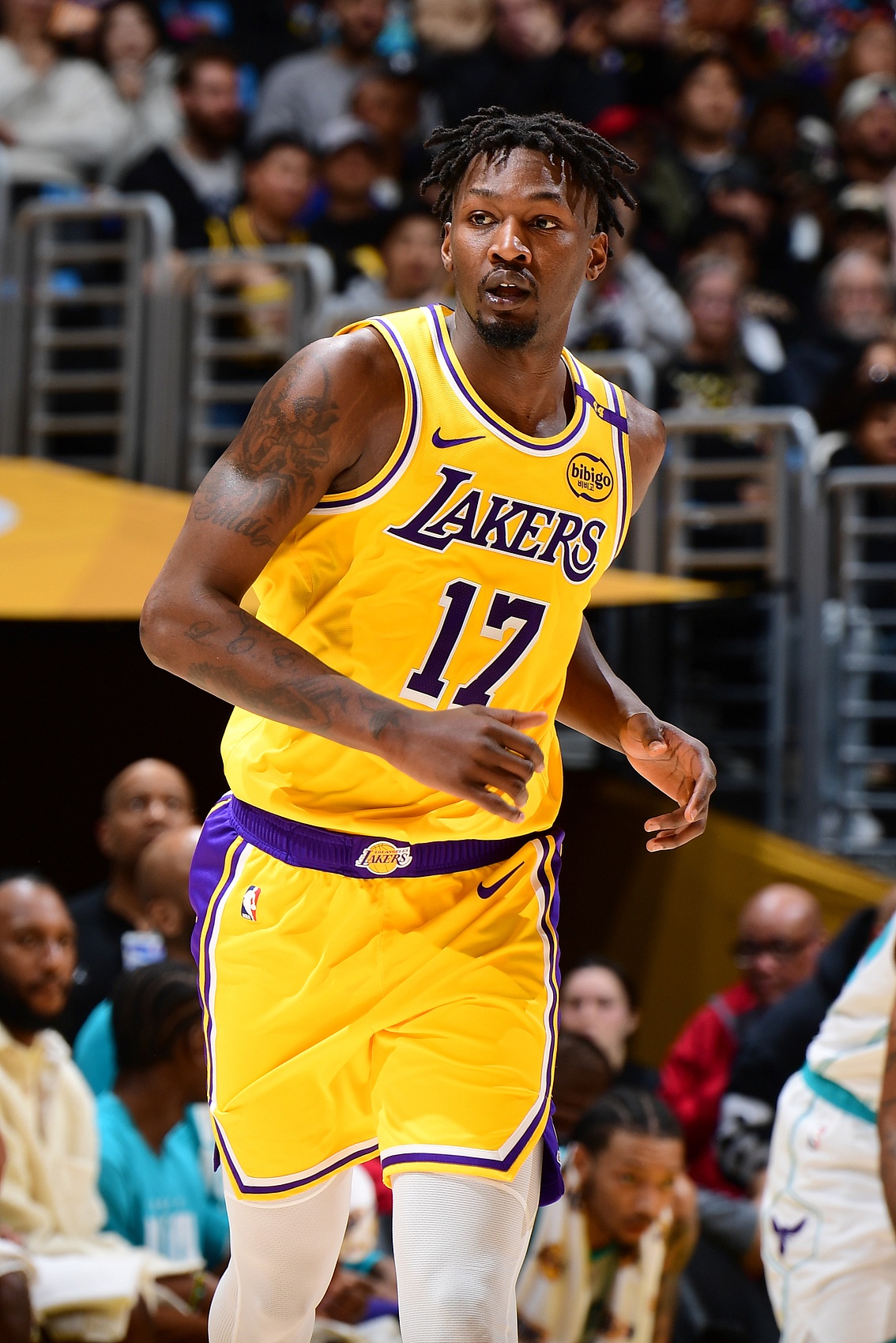 今天差了點(diǎn)！芬尼-史密斯6中1僅得2分 但仍有8板2助2斷2帽