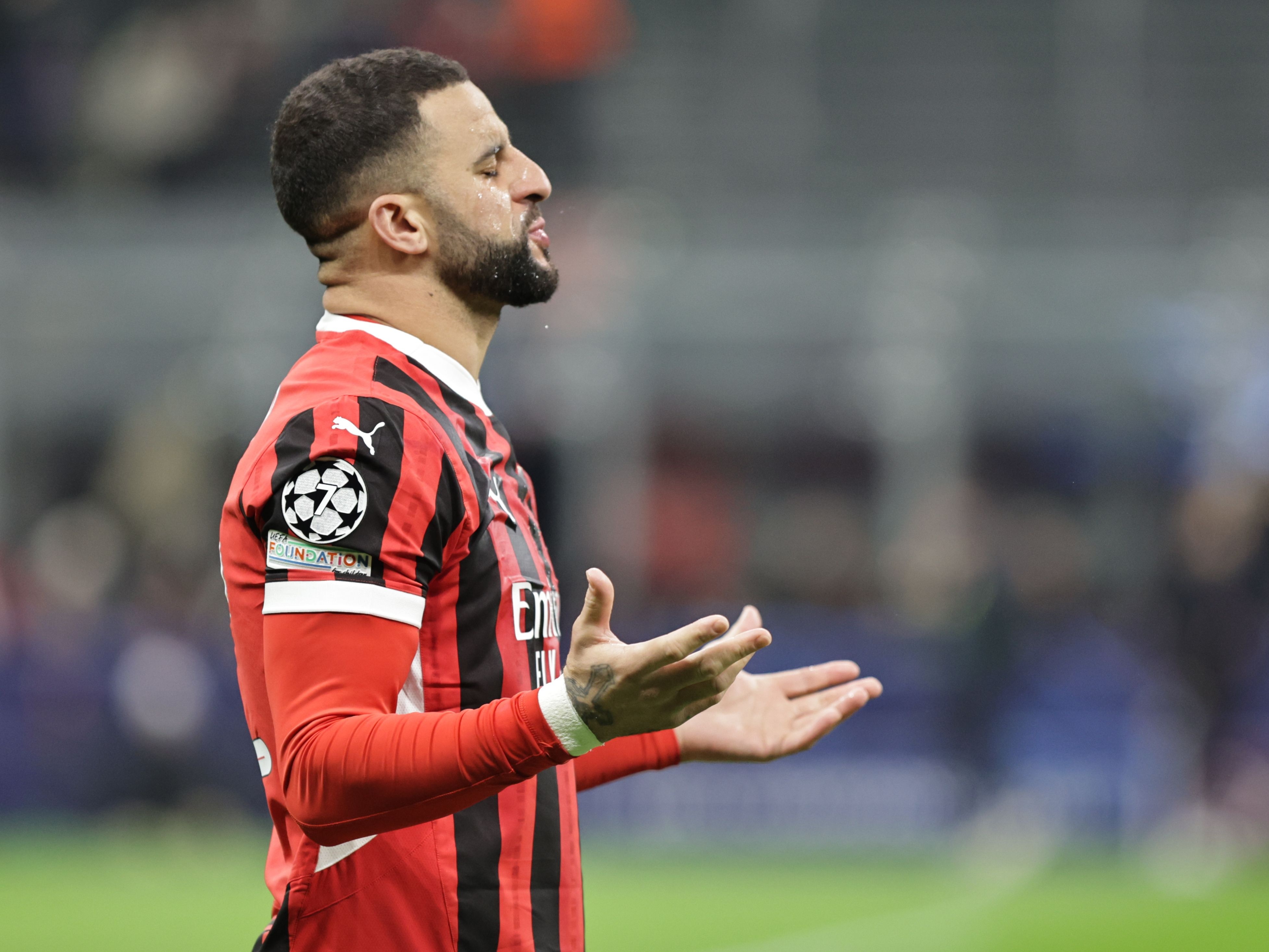 隆戈：米蘭傾向于買斷沃克，將提供2年合同&凈年薪450萬(wàn)歐