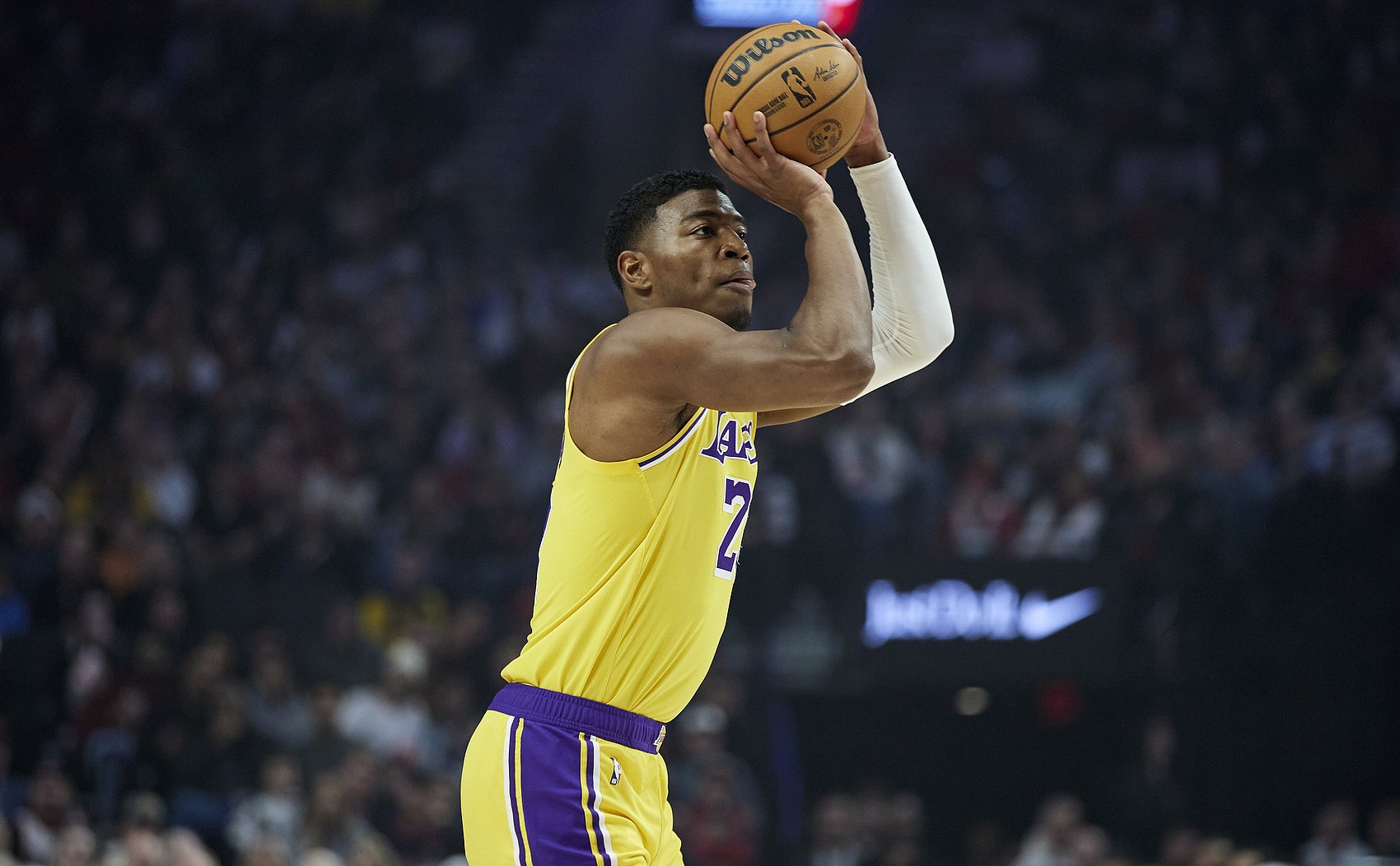 湖人背靠背戰(zhàn)公牛 八村塁因左髕骨肌腱傷病缺席比賽