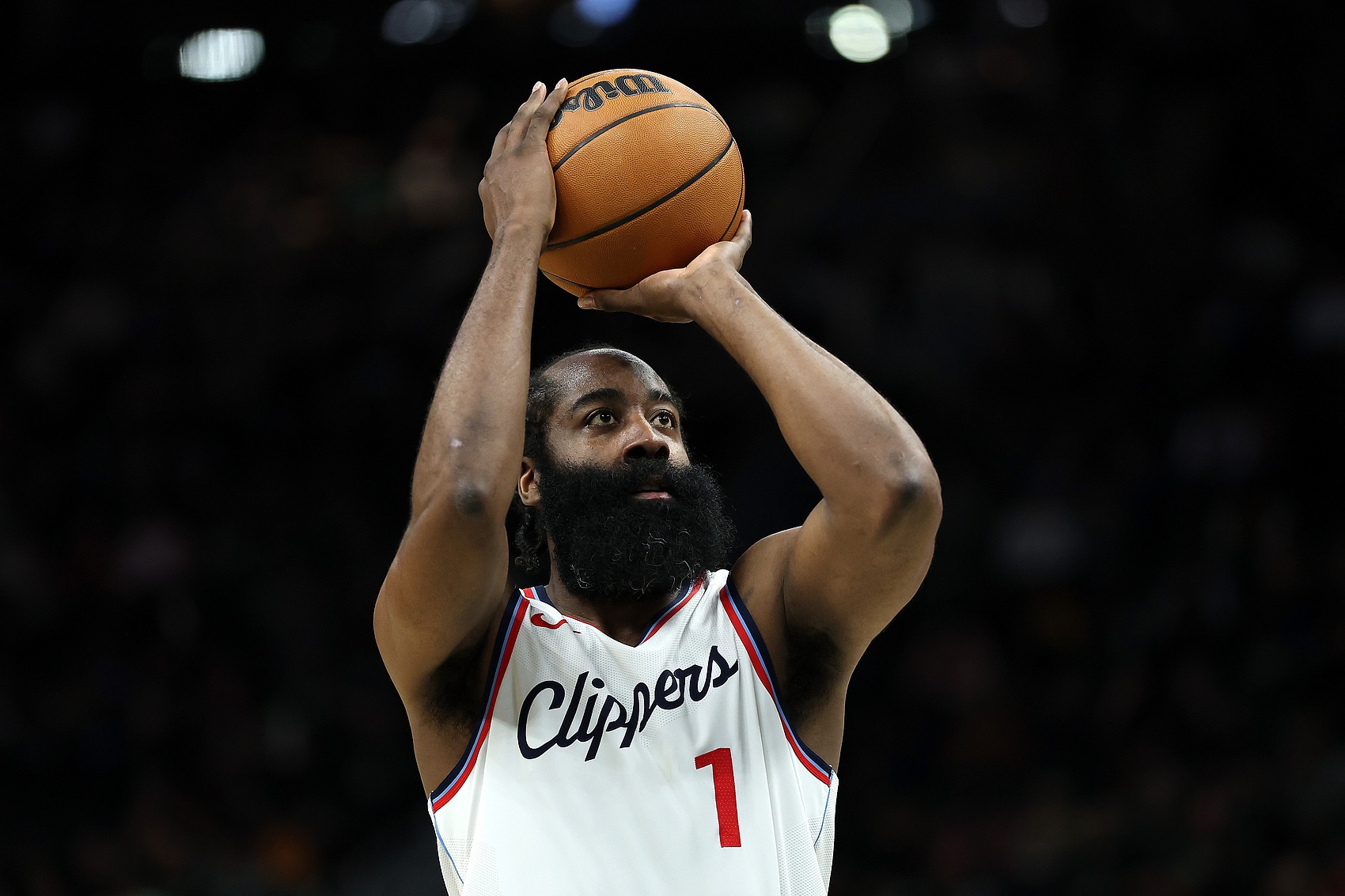 正負(fù)值+18！哈登11中5拿到半場(chǎng)最高19分6助 三分8中4