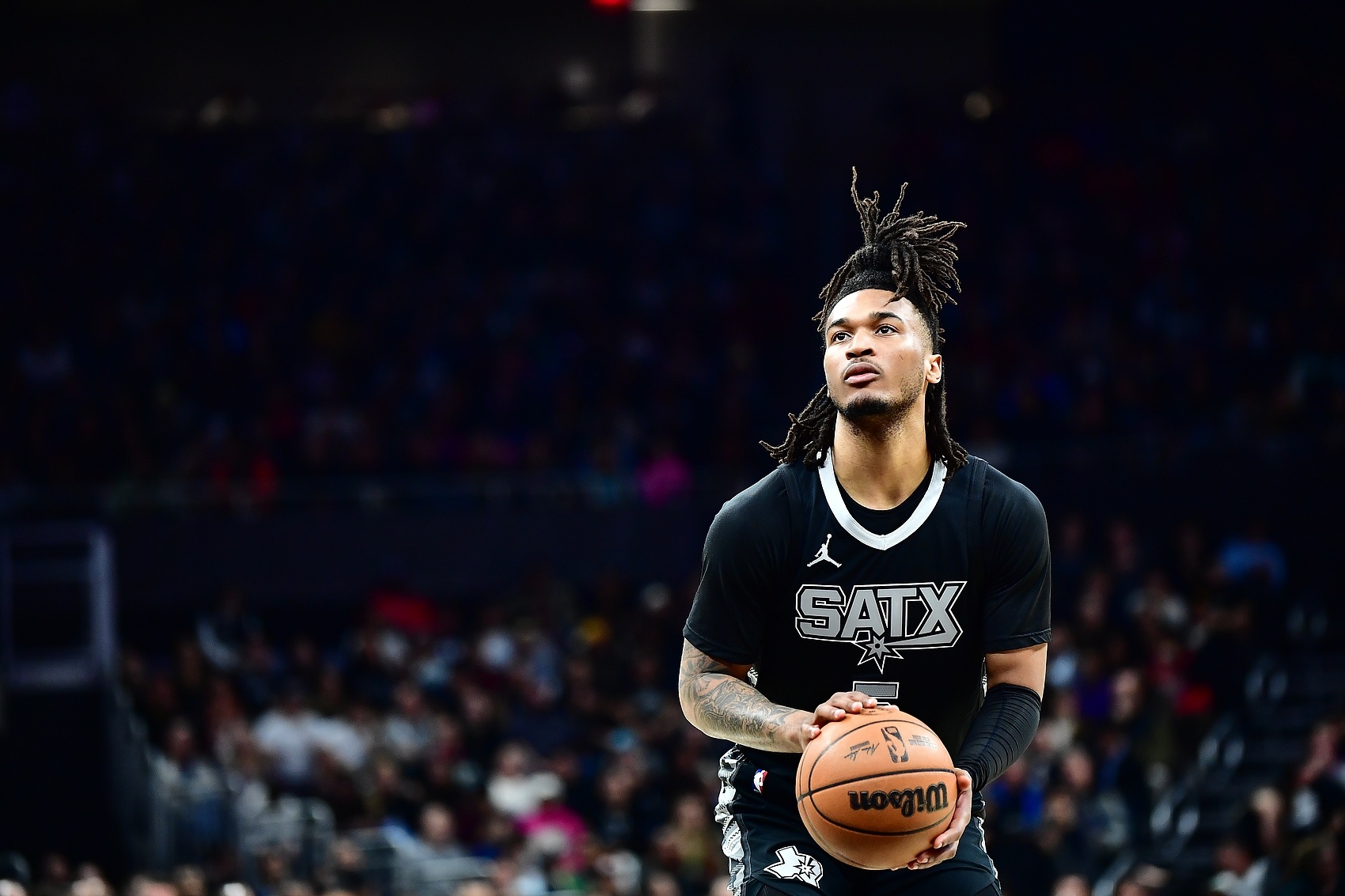 馬刺代理主帥：欣賞卡斯?fàn)柕那致孕?他正學(xué)習(xí)駕馭自己的進(jìn)攻欲望