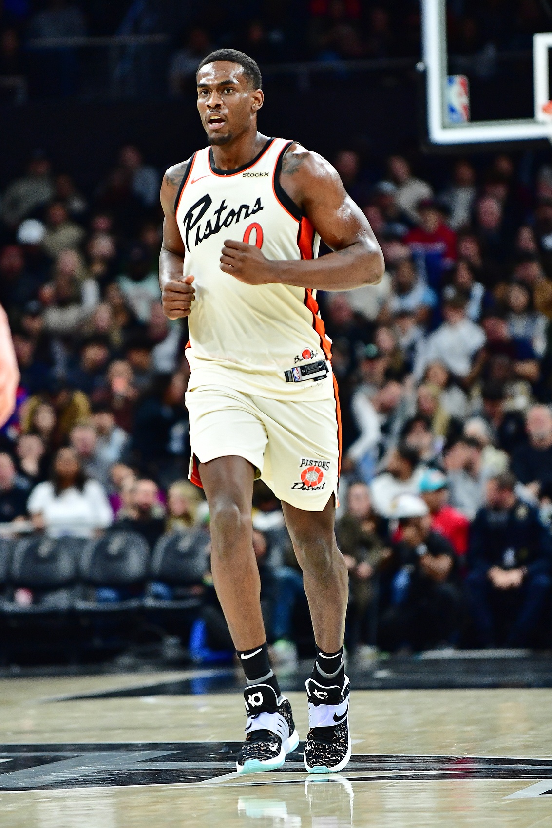 6蓋帽創(chuàng)生涯新高！杜倫：我一直在成長(zhǎng)和學(xué)習(xí) 教練和隊(duì)友幫我很多