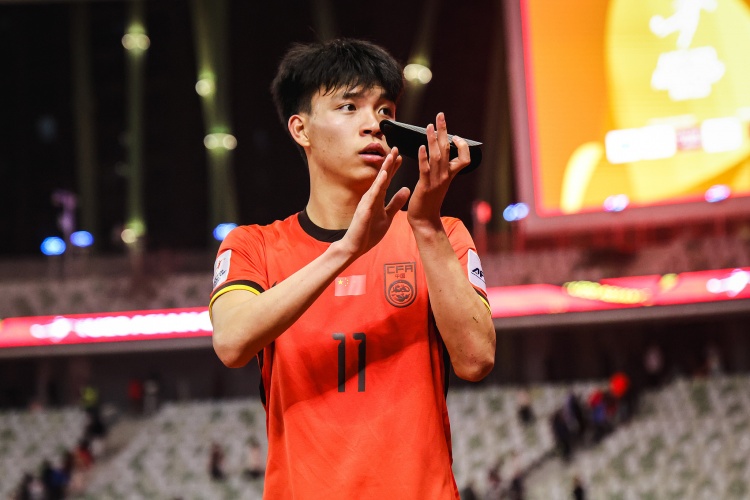 期待首秀！18歲王鈺棟入選中澳戰(zhàn)名單&穿11號，首進國足正賽名單