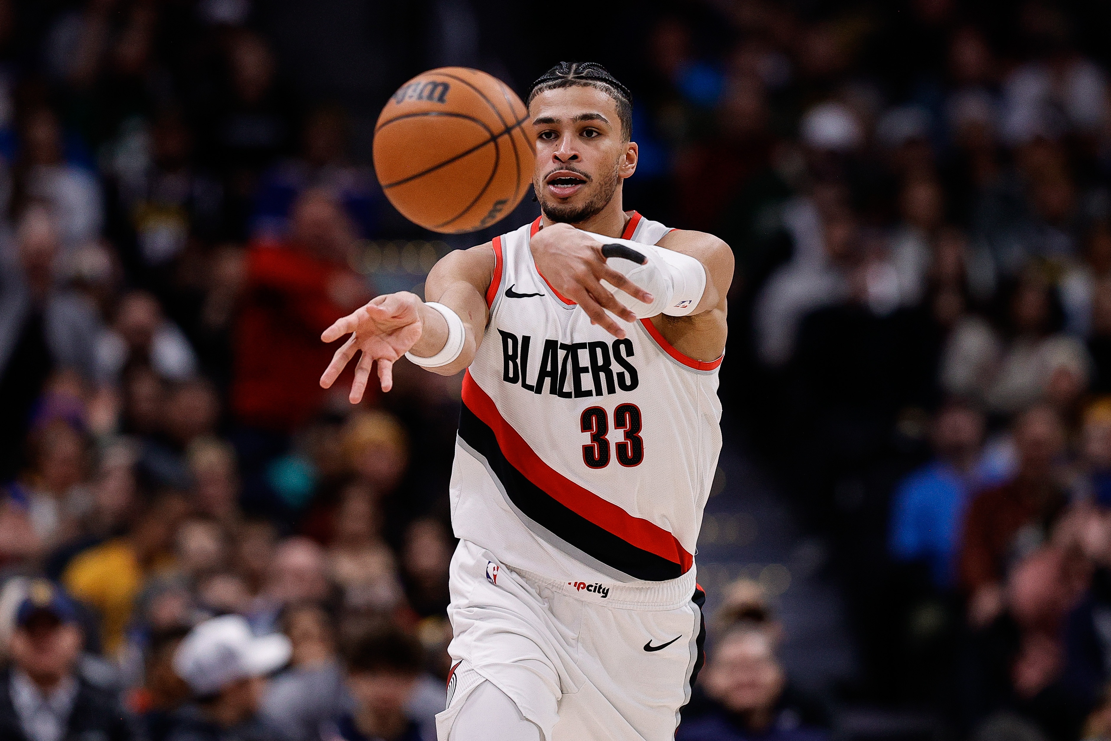 三分射手！卡馬拉8中6得到16分8板5助1斷 三分6中4