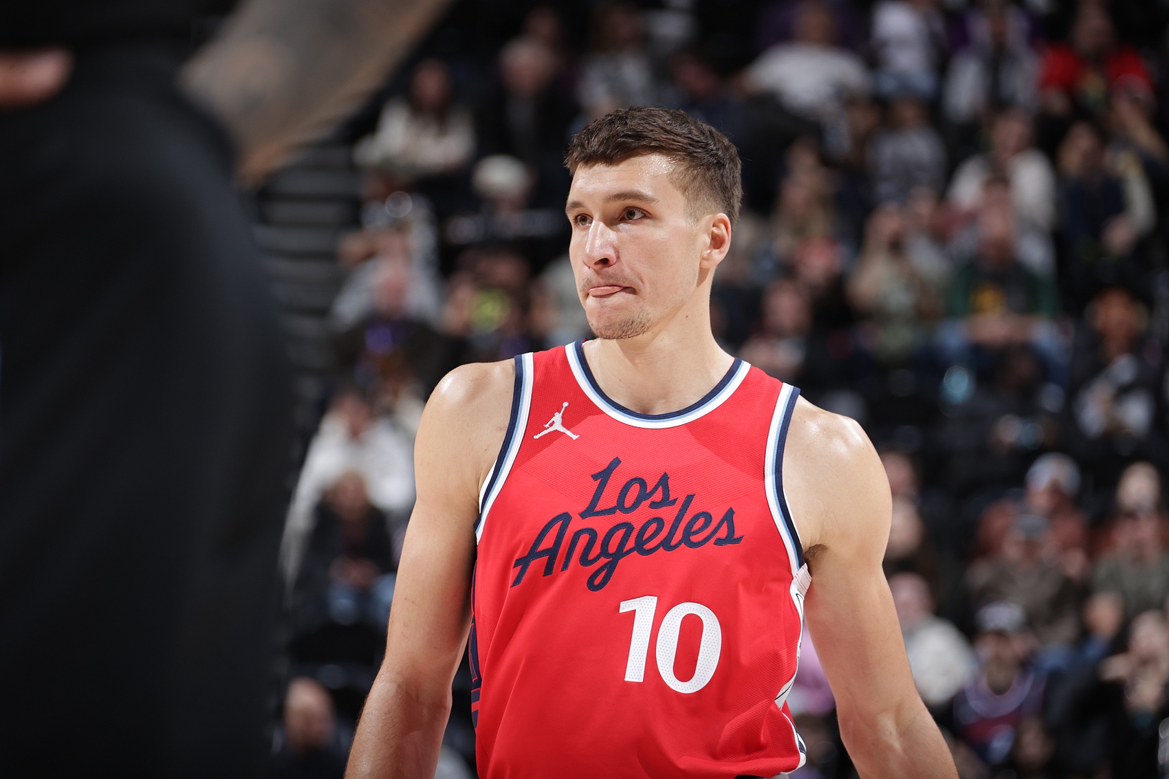 今天算是有發(fā)揮！博格丹半場中投很準(zhǔn) 7中4拿到10分1助1帽