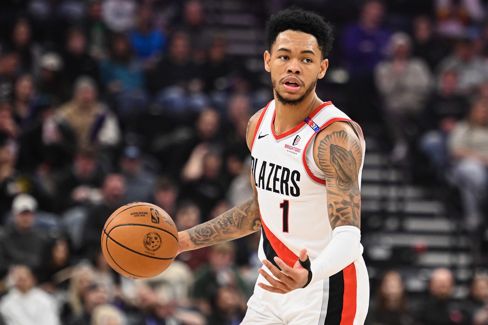 是個(gè)狠人！安芬尼-西蒙斯26中14高效得34分2板 無奈成為空砍