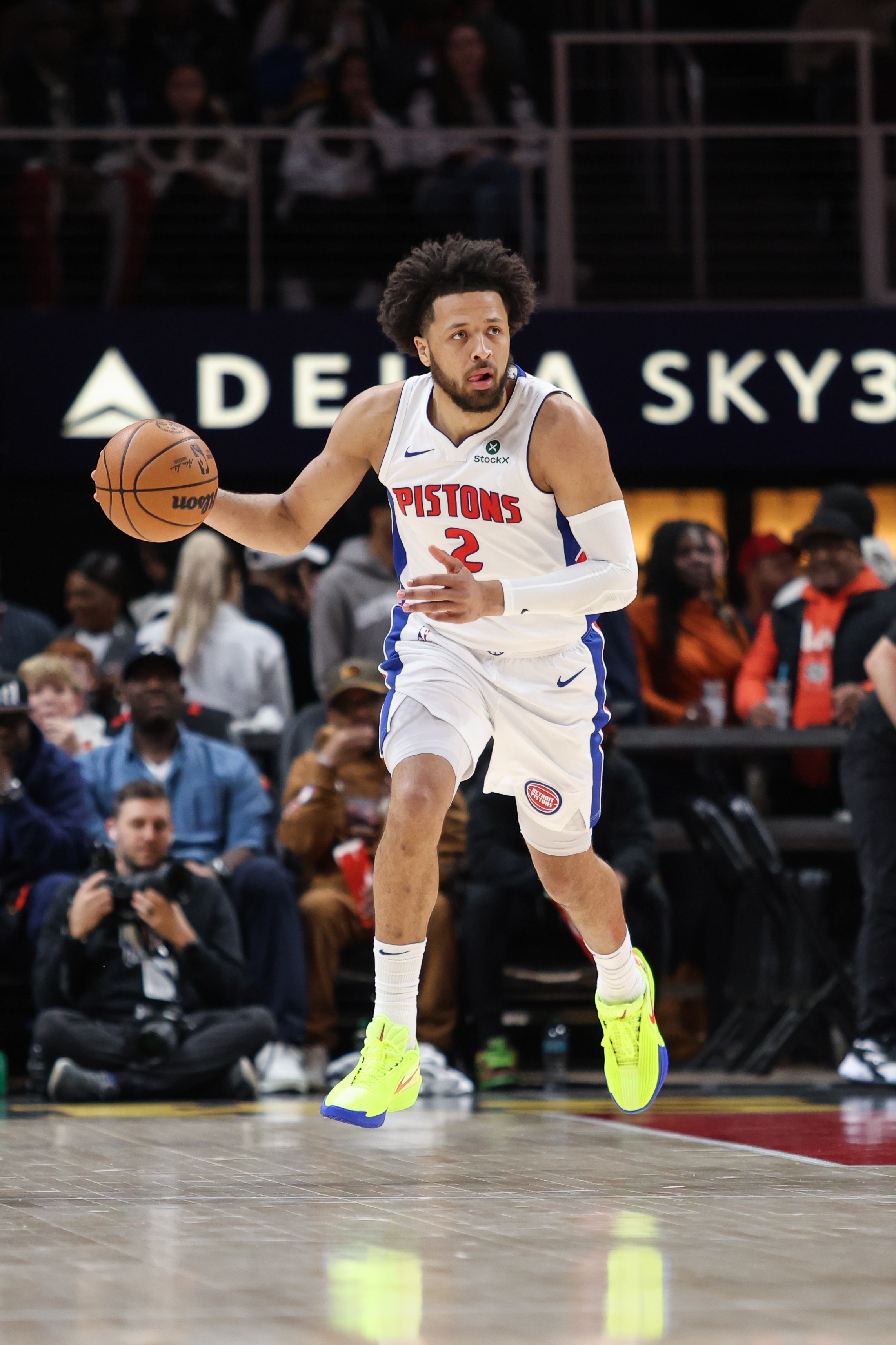 上狀態(tài)！康寧漢姆第三節(jié)6投4中得13分3板3助 獨(dú)撐全隊(duì)咬緊比分