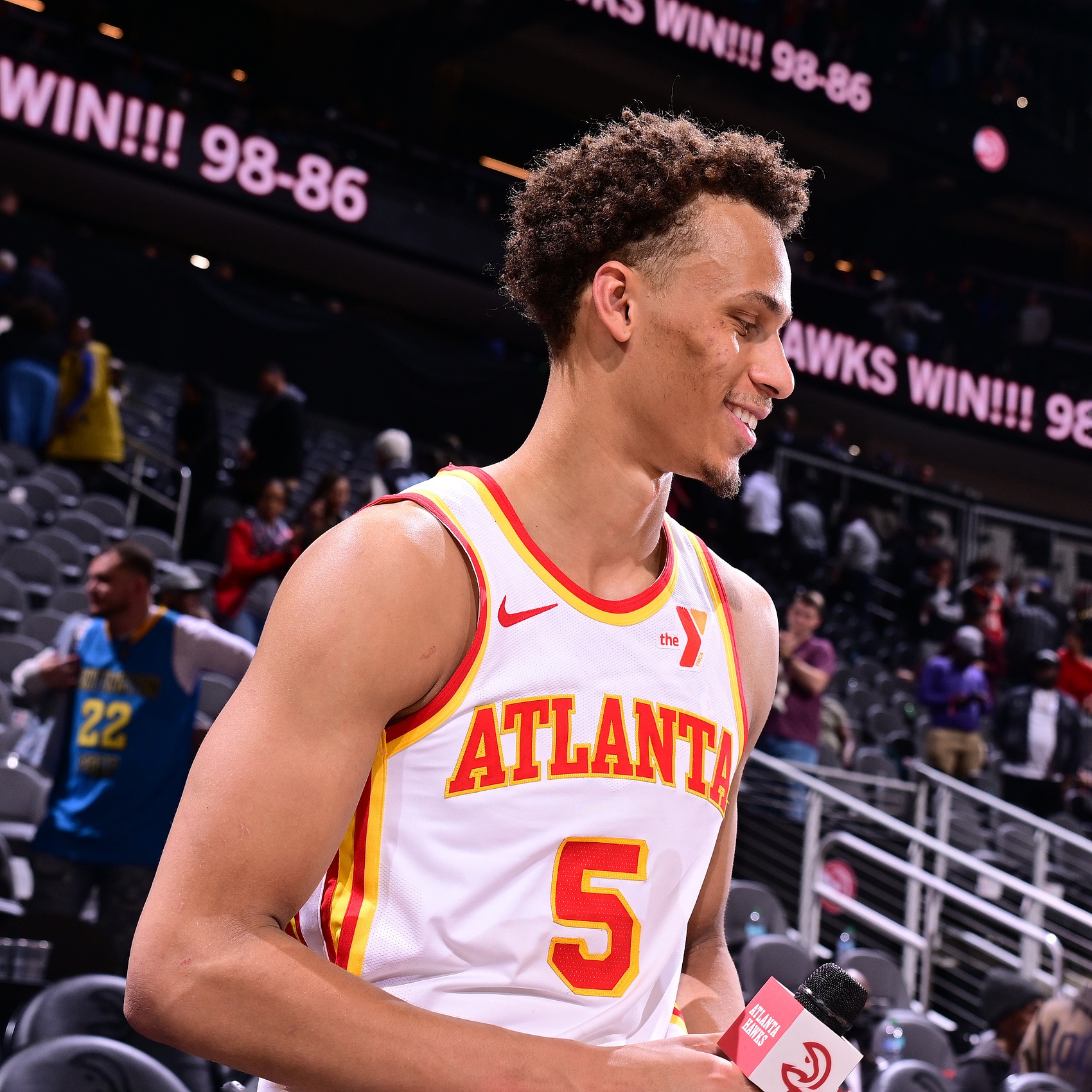 攻防俱佳！丹尼爾斯12中10砍下22分7板7助3斷1帽 正負(fù)值+25