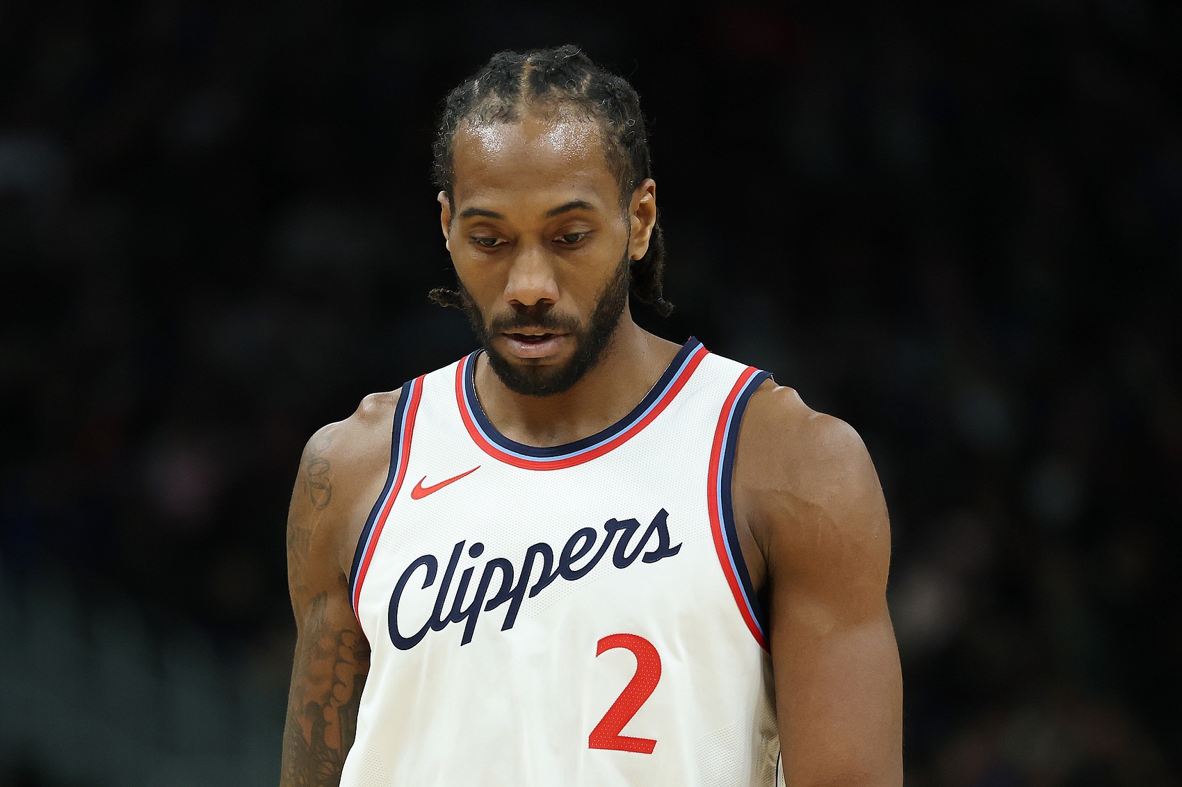 出手不多效率平平！小卡半場7中3得8分2板2助1斷