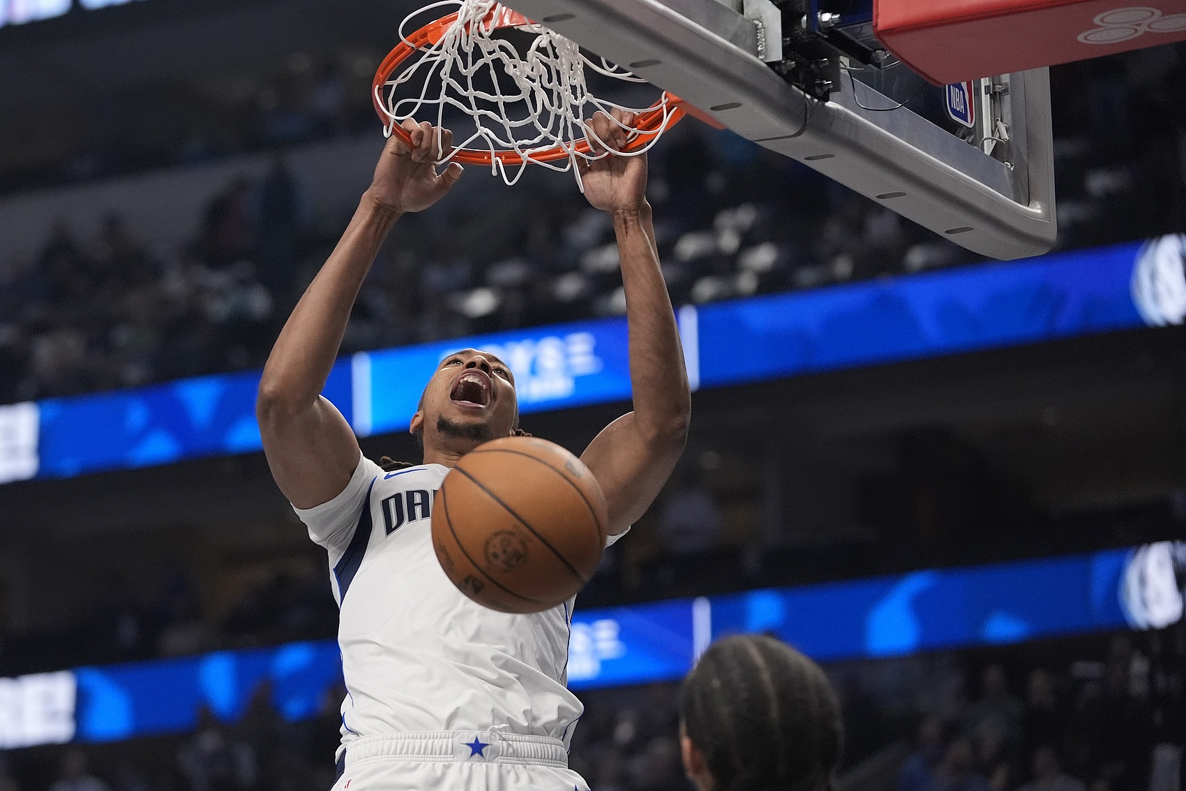 已經(jīng)盡力！“中鋒救火員”摩西-布朗9投8中攬18分9板