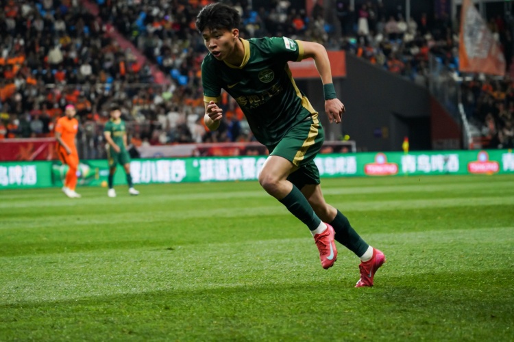 足球報：有關(guān)05一代球員的使用問題，足協(xié)可以和俱樂部積極溝通