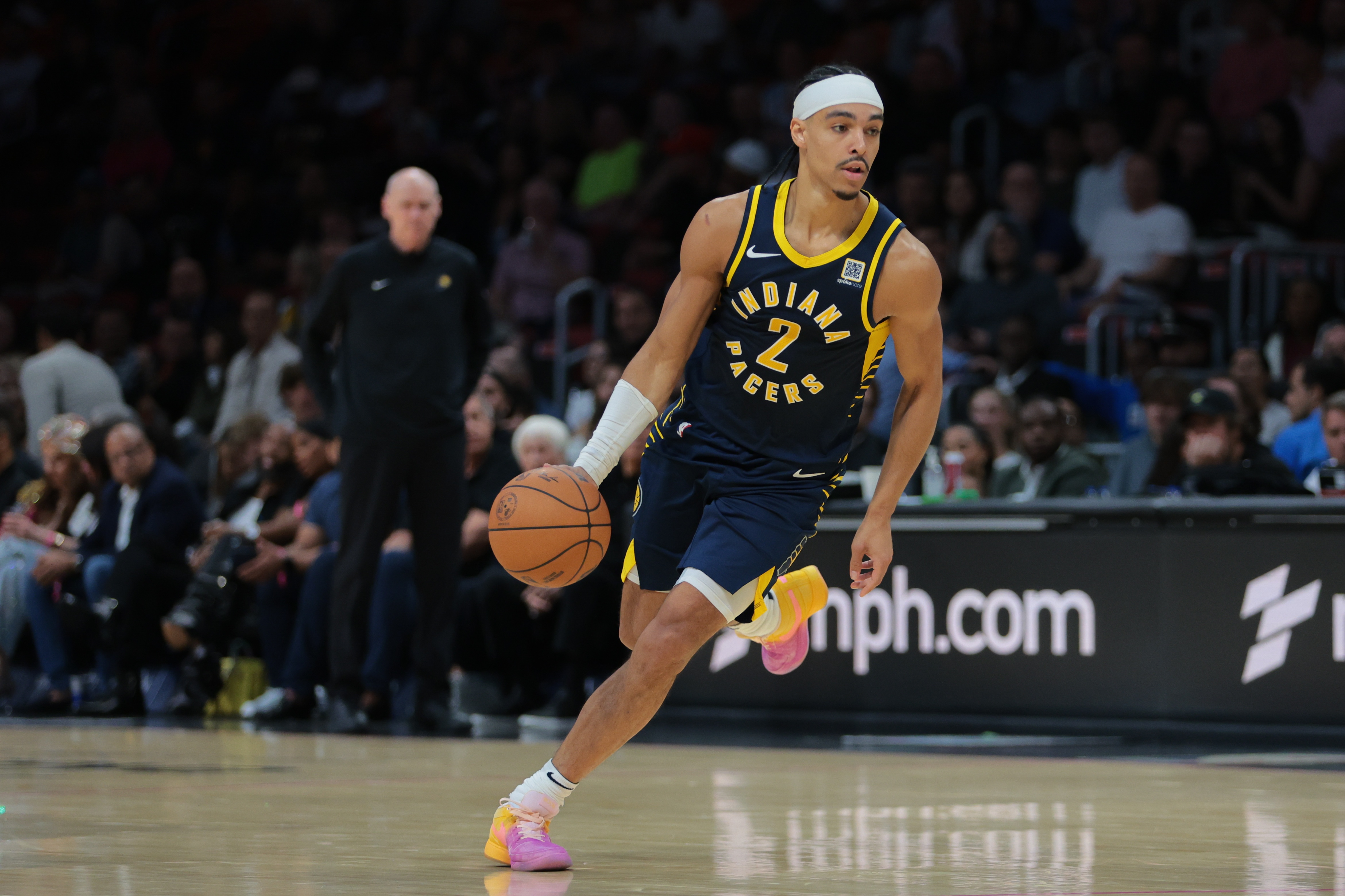 來勁！內(nèi)姆哈德半場(chǎng)5投3中得10分5板1助 做到了0失誤