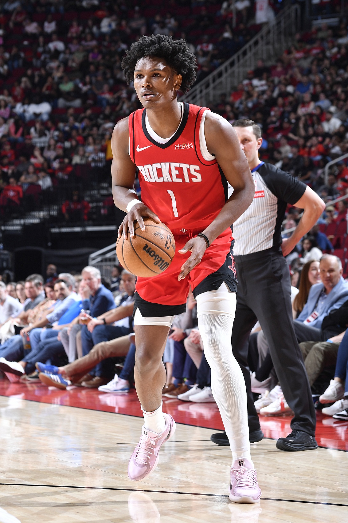 全能戰(zhàn)士！阿門(mén)復(fù)出發(fā)揮依舊全面 上半場(chǎng)攬5分4板5助2斷