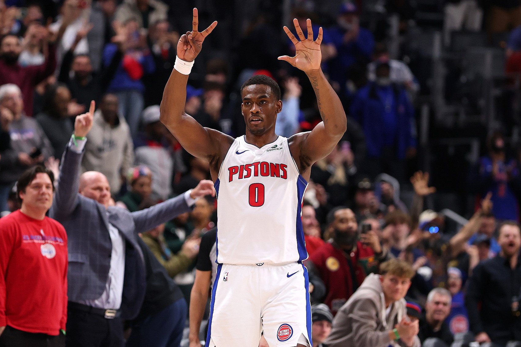 底特律禁區(qū)支柱！杜倫5中5得到16分12板2助2斷4帽 罰球8中6