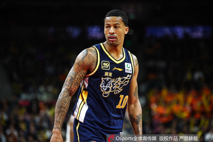 帶動(dòng)球隊(duì)進(jìn)攻！伯克半場(chǎng)10中5拿到13分4板2助1斷