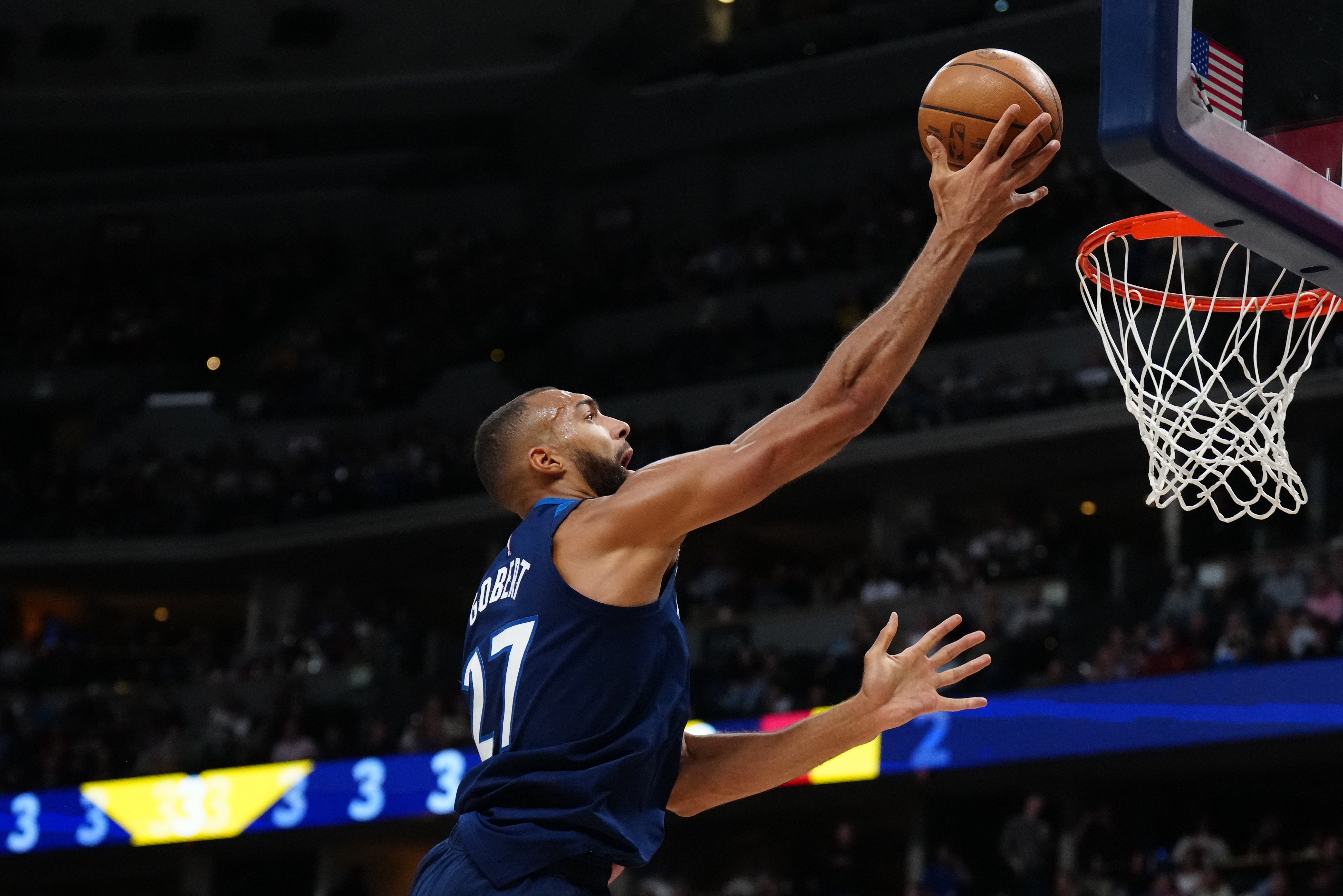 正負(fù)值+34冠絕全場(chǎng)！戈貝爾5中4拿到15分11板3助3斷 罰球8中7