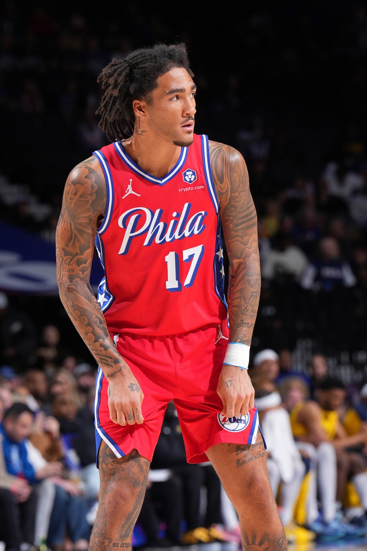 還是不行！席菲諾首秀上半場4中0僅得1板 三分2中0