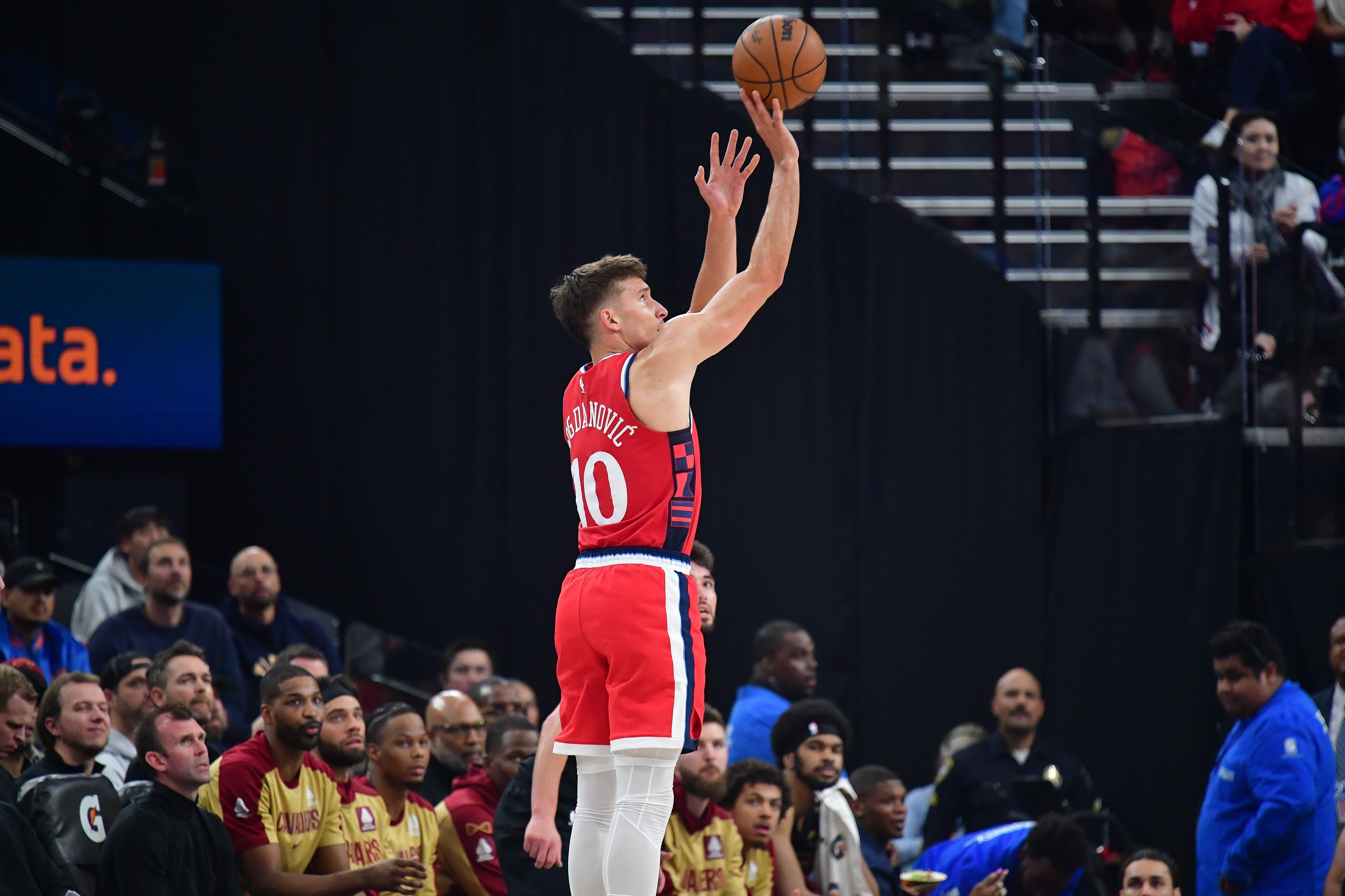 什么級別射手？博格丹過去4場比賽三分合計(jì)12中11 曾連中11球