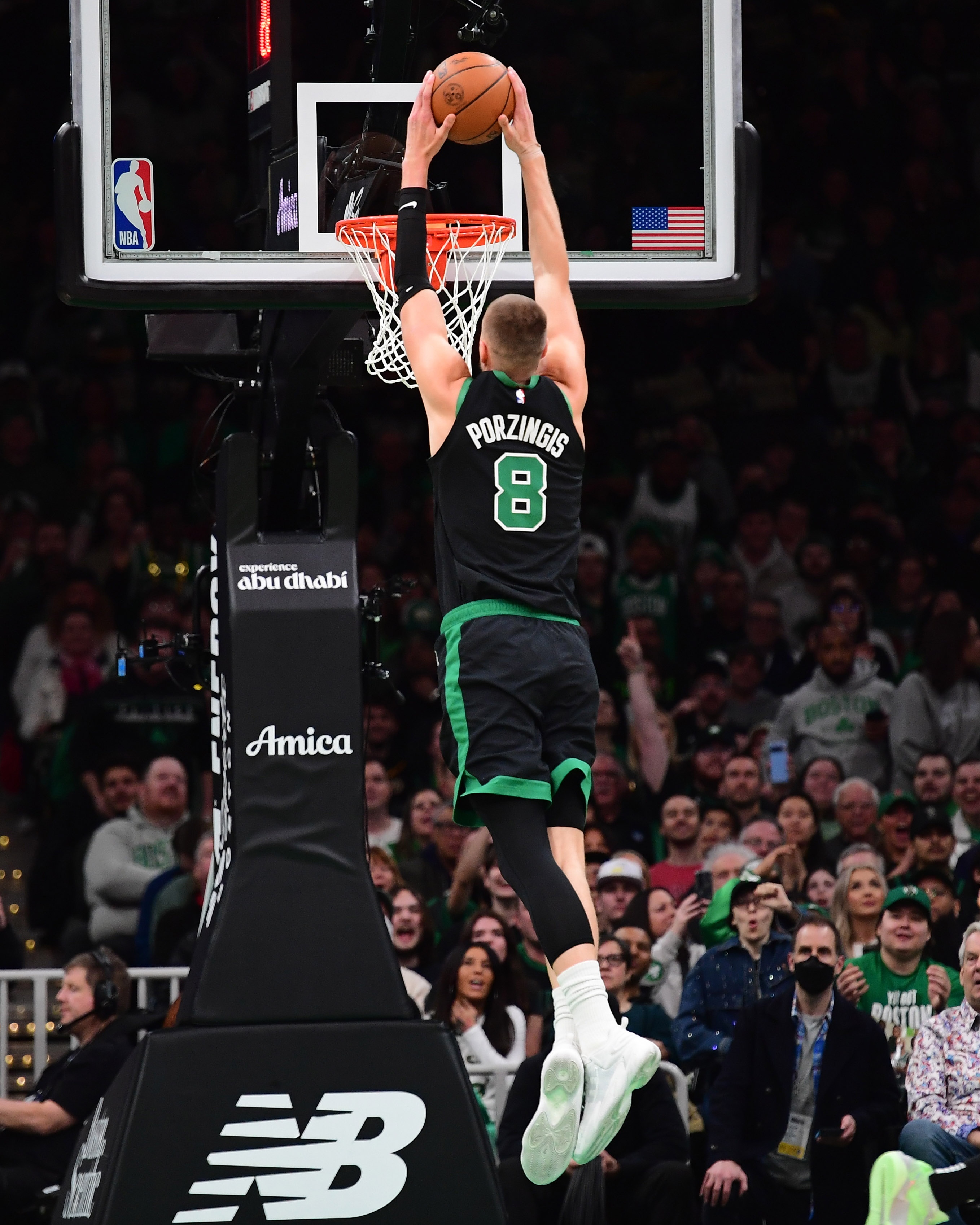 內(nèi)線高塔！波爾津吉斯出場24分鐘15中9&三分5中3砍27分10板6助1斷