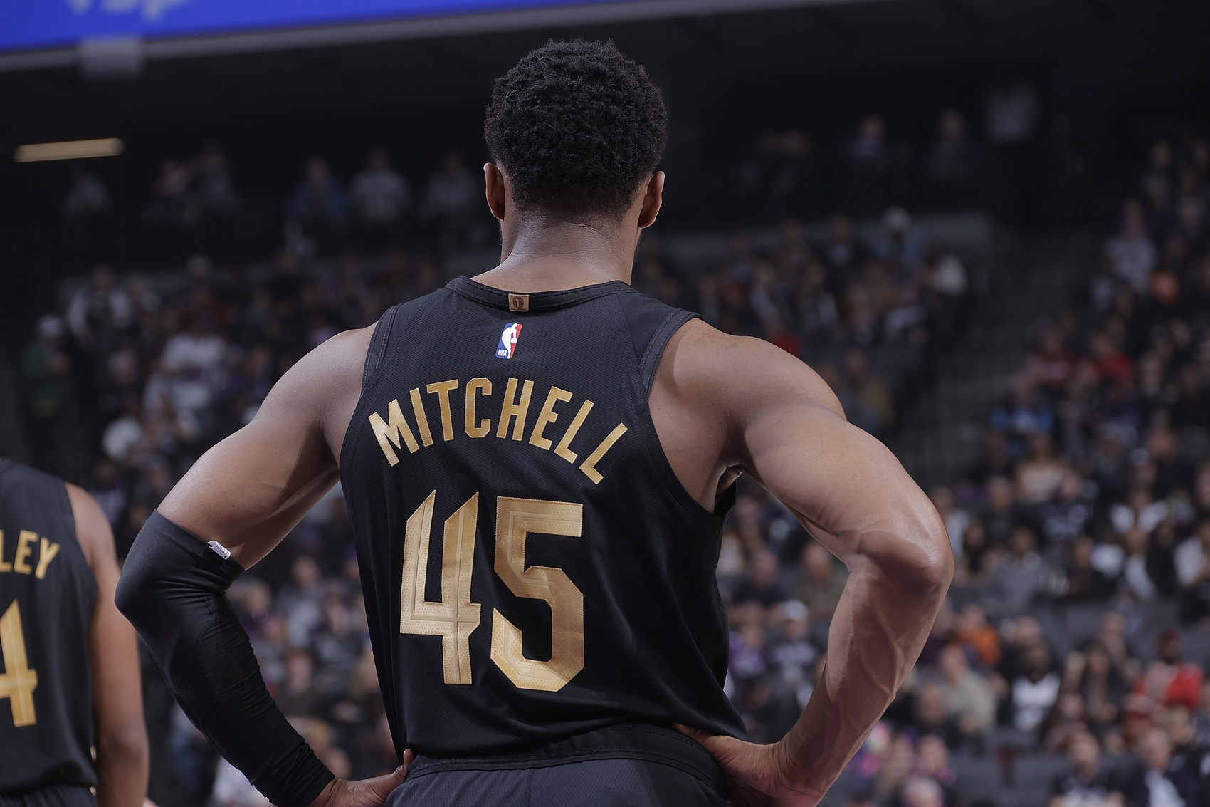 這狀態(tài)迎接季后賽？米切爾復(fù)出后4場兩率29.6%&16.2% 騎士4連敗